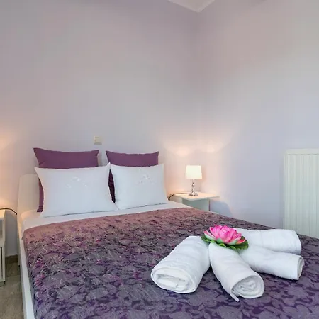 Elena Hara Apartment *