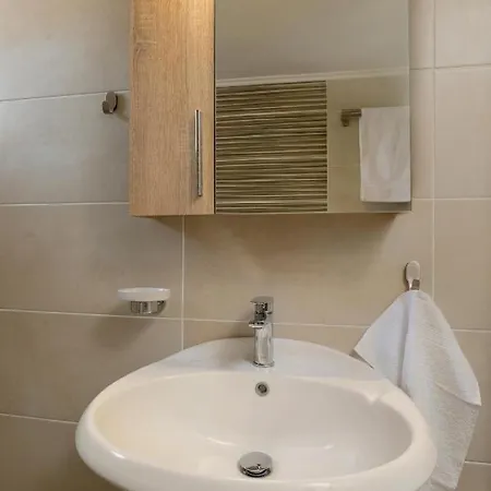 Apartment Elena Hara